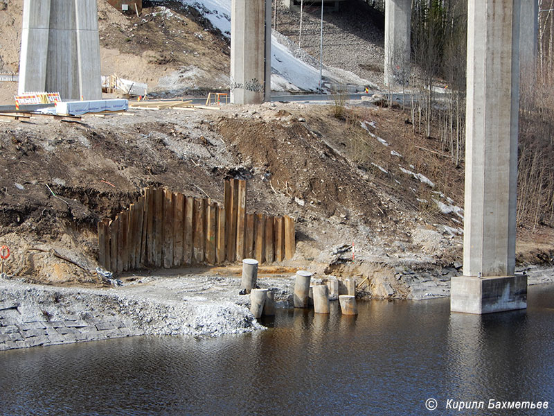 Строительство опор нового железнодорожного моста через Сайменский канал