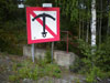 Знак "Якорей не бросать" на водопропускной трубе под руслом Сайменского канала