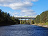 Междугородний поезд Хельсинки - Йоэнсу на мосту через Сайменский канал